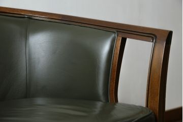 中古　maruni(マルニ木工)　地中海ロイヤルシリーズ(ROYAL)　高級感の漂う本革(レザー)1Pソファ(一人掛け、アームソファ、ラウンジソファ、サロンチェア)(定価約48万円)(R-083523)