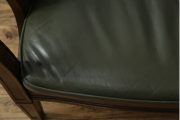 中古　maruni(マルニ木工)　地中海ロイヤルシリーズ(ROYAL)　高級感の漂う本革(レザー)1Pソファ(一人掛け、アームソファ、ラウンジソファ、サロンチェア)(定価約48万円)(R-083523)