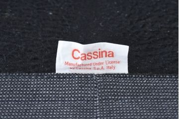 中古　イタリア　Cassina(カッシーナ)　ヴィコ・マジストレッティデザイン　名作「ドネガル(Donegal)」　2.5人掛けソファ(2P、2.5P、3P、2人掛け、3人掛け、アームソファ)(定価約45万円)(R-083524)