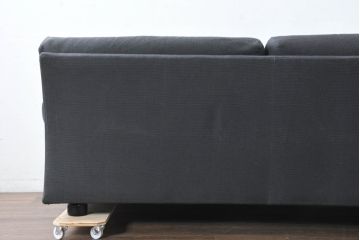 中古　イタリア　Cassina(カッシーナ)　ヴィコ・マジストレッティデザイン　名作「ドネガル(Donegal)」　2.5人掛けソファ(2P、2.5P、3P、2人掛け、3人掛け、アームソファ)(定価約45万円)(R-083524)