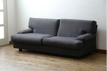 中古　イタリア　Cassina(カッシーナ)　ヴィコ・マジストレッティデザイン　名作「ドネガル(Donegal)」　2.5人掛けソファ(2P、2.5P、3P、2人掛け、3人掛け、アームソファ)(定価約45万円)(R-083524)