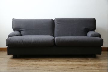 中古　イタリア　Cassina(カッシーナ)　ヴィコ・マジストレッティデザイン　名作「ドネガル(Donegal)」　2.5人掛けソファ(2P、2.5P、3P、2人掛け、3人掛け、アームソファ)(定価約45万円)(R-083524)