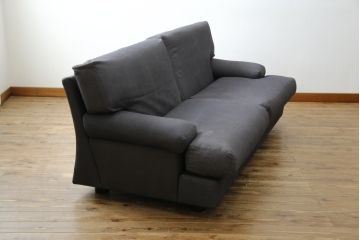 中古　イタリア　Cassina(カッシーナ)　ヴィコ・マジストレッティデザイン　名作「ドネガル(Donegal)」　2.5人掛けソファ(2P、2.5P、3P、2人掛け、3人掛け、アームソファ)(定価約45万円)(R-083524)