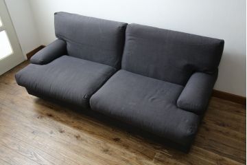 中古　イタリア　Cassina(カッシーナ)　ヴィコ・マジストレッティデザイン　名作「ドネガル(Donegal)」　2.5人掛けソファ(2P、2.5P、3P、2人掛け、3人掛け、アームソファ)(定価約45万円)(R-083524)