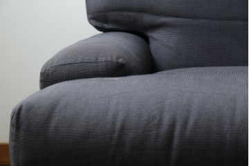 中古　イタリア　Cassina(カッシーナ)　ヴィコ・マジストレッティデザイン　名作「ドネガル(Donegal)」　2.5人掛けソファ(2P、2.5P、3P、2人掛け、3人掛け、アームソファ)(定価約45万円)(R-083524)