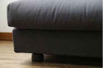 中古　イタリア　Cassina(カッシーナ)　ヴィコ・マジストレッティデザイン　名作「ドネガル(Donegal)」　2.5人掛けソファ(2P、2.5P、3P、2人掛け、3人掛け、アームソファ)(定価約45万円)(R-083524)