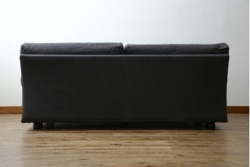 中古　イタリア　Cassina(カッシーナ)　ヴィコ・マジストレッティデザイン　名作「ドネガル(Donegal)」　2.5人掛けソファ(2P、2.5P、3P、2人掛け、3人掛け、アームソファ)(定価約45万円)(R-083524)