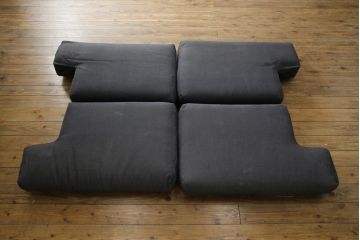 中古　イタリア　Cassina(カッシーナ)　ヴィコ・マジストレッティデザイン　名作「ドネガル(Donegal)」　2.5人掛けソファ(2P、2.5P、3P、2人掛け、3人掛け、アームソファ)(定価約45万円)(R-083524)