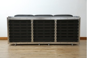 中古　IDC大塚家具　ル・コルビュジエ(Le Corbusier)デザイン   グランコンフォール LC2 　端正な造形美が際立つスチールフレームの名作3人掛けソファ(3P、三人掛け、レザーソファ、モダンソファ、デザイナーズソファ)(定価約80万円)(R-083525)