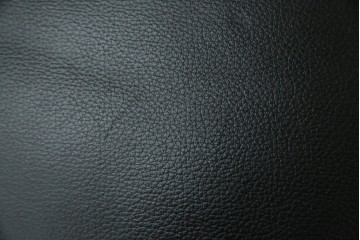 中古　IDC大塚家具　ル・コルビュジエ(Le Corbusier)デザイン   グランコンフォール LC2 　端正な造形美が際立つスチールフレームの名作3人掛けソファ(3P、三人掛け、レザーソファ、モダンソファ、デザイナーズソファ)(定価約80万円)(R-083525)