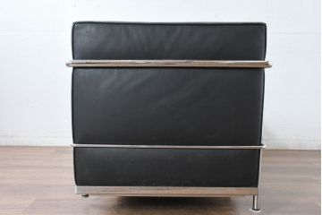 中古　IDC大塚家具　ル・コルビュジエ(Le Corbusier)デザイン  グランコンフォール LC2 　端正な造形美が際立つスチールフレームの名作2人掛けソファ(2P、二人掛け、レザーソファ、モダンソファ、デザイナーズソファ)(約76万円)(R-083526)