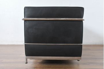 中古　IDC大塚家具　ル・コルビュジエ(Le Corbusier)デザイン  グランコンフォール LC2 　端正な造形美が際立つスチールフレームの名作2人掛けソファ(2P、二人掛け、レザーソファ、モダンソファ、デザイナーズソファ)(約76万円)(R-083526)