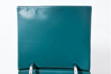 中古　ビーアンドビー イタリア(B&B Italia)の洗練が光る本革ピーコックグリーンのチェア(本革チェア、レザーチェア、ダイニングチェア、椅子、イス)(定価約13万円)(R-083528)