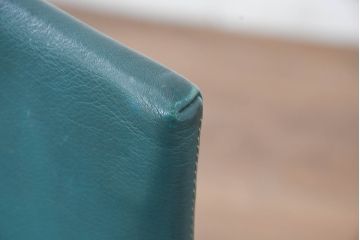 中古　ビーアンドビー イタリア(B&B Italia)の洗練が光る本革ピーコックグリーンのチェア(本革チェア、レザーチェア、ダイニングチェア、椅子、イス)(定価約13万円)(R-083528)