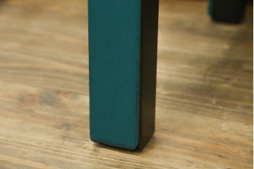 中古　ビーアンドビー イタリア(B&B Italia)の洗練が光る本革ピーコックグリーンのチェア　定価約13万円　(R-083528)