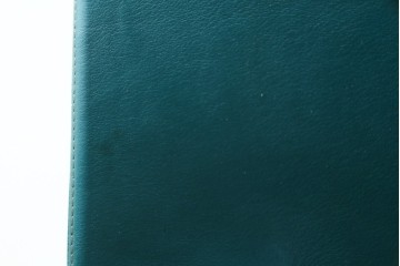 中古　ビーアンドビー イタリア(B&B Italia)の洗練が光る本革ピーコックグリーンのチェア　定価約13万円　(R-083528)