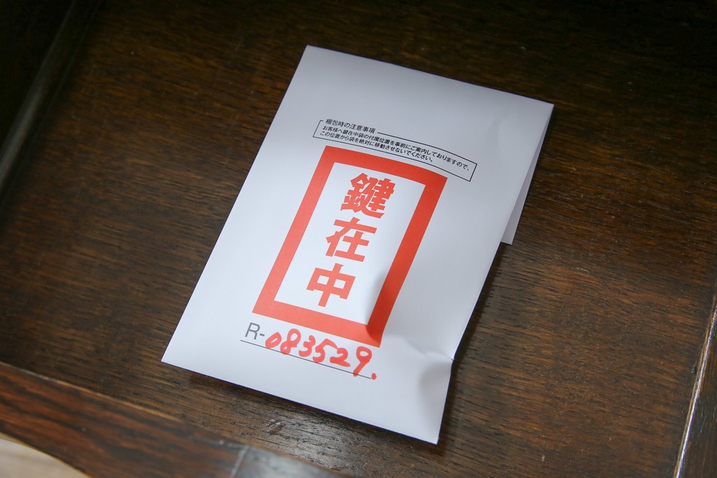 イギリスアンティーク　上手物!!　オーク材　曲線美と風格を兼ね備えたバルボス脚のライティングビューロー　(R-083529)