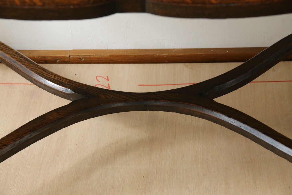 イギリスアンティーク　上手物!!　オーク材　曲線美と風格を兼ね備えたバルボス脚のライティングビューロー　(R-083529)