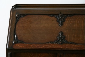 イギリスアンティーク　上手物!!　オーク材　曲線美と風格を兼ね備えたバルボス脚のライティングビューロー　(R-083529)