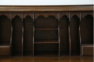 イギリスアンティーク　上手物!!　オーク材　曲線美と風格を兼ね備えたバルボス脚のライティングビューロー　(R-083529)