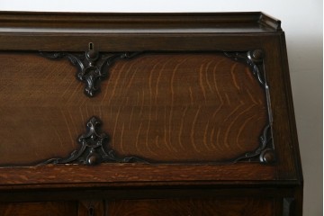 イギリスアンティーク　上手物!!　オーク材　曲線美と風格を兼ね備えたバルボス脚のライティングビューロー　(R-083529)