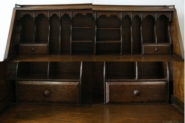 イギリスアンティーク　上手物!!　オーク材　曲線美と風格を兼ね備えたバルボス脚のライティングビューロー　(R-083529)