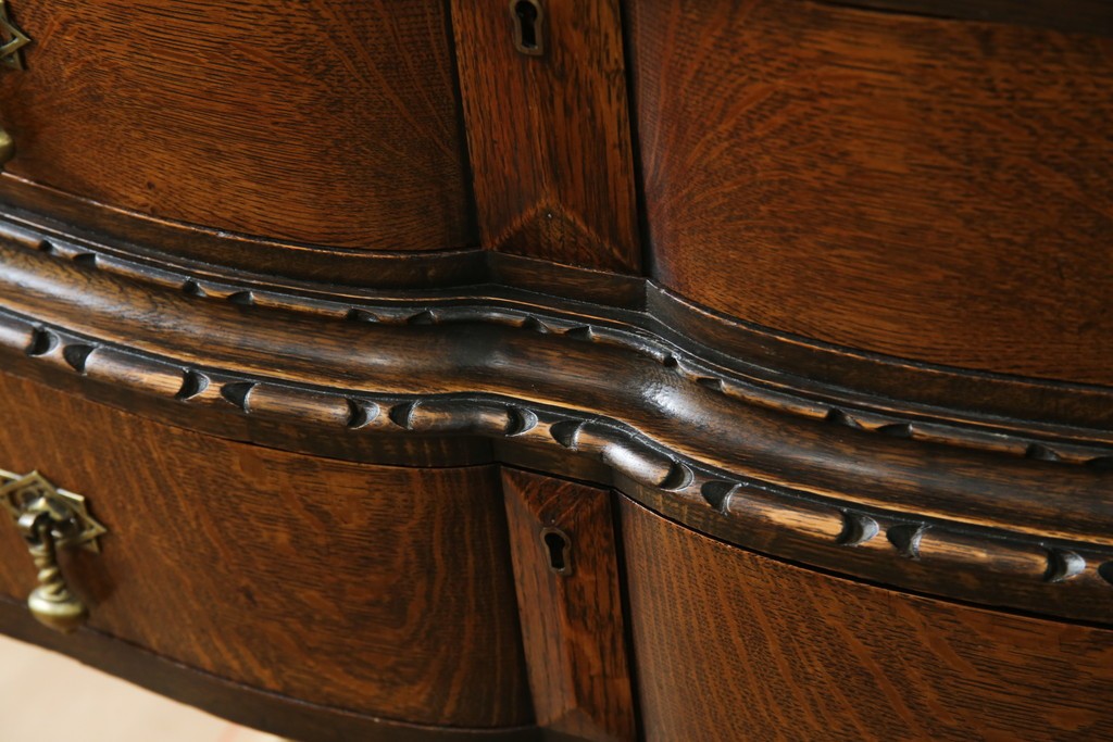 イギリスアンティーク　上手物!!　オーク材　曲線美と風格を兼ね備えたバルボス脚のライティングビューロー　(R-083529)