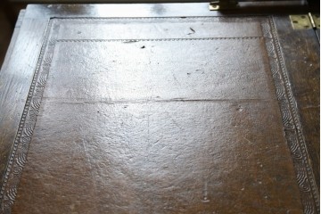 イギリスアンティーク　上手物!!　オーク材　曲線美と風格を兼ね備えたバルボス脚のライティングビューロー　(R-083529)