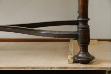 イギリスアンティーク　上手物!!　オーク材　曲線美と風格を兼ね備えたバルボス脚のライティングビューロー　(R-083529)