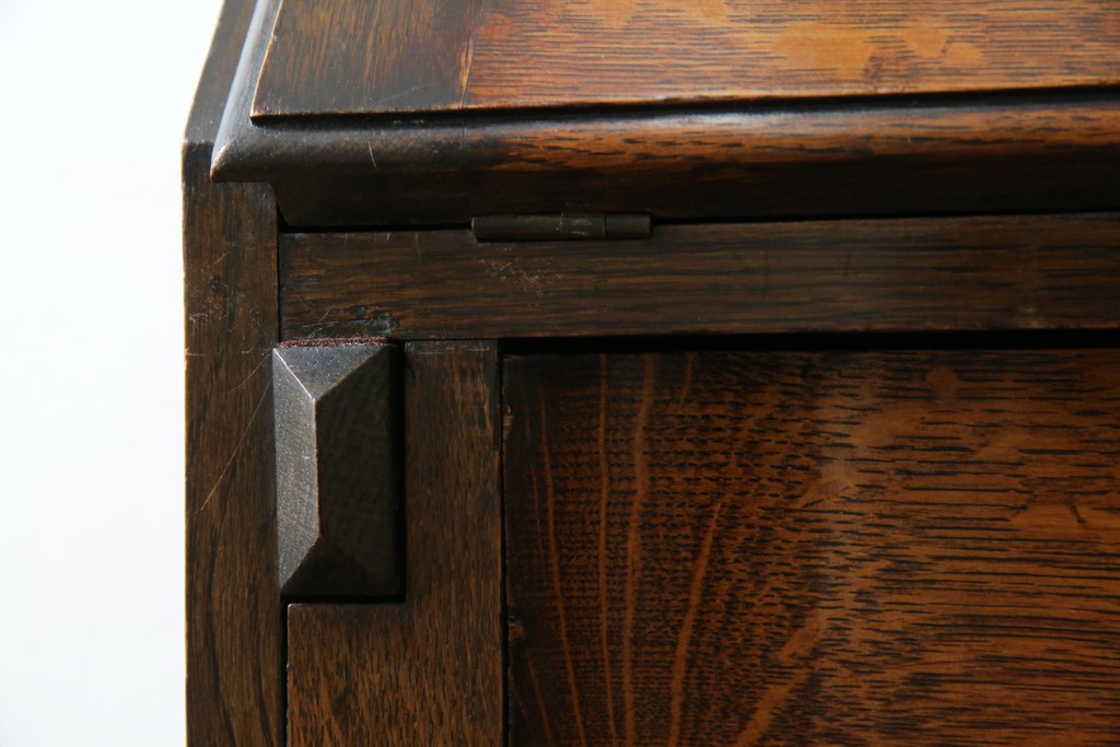 イギリスアンティーク　上手物!!　オーク材　曲線美と風格を兼ね備えたバルボス脚のライティングビューロー　(R-083529)