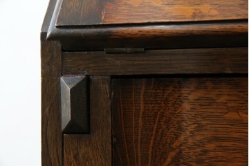 イギリスアンティーク　上手物!!　オーク材　曲線美と風格を兼ね備えたバルボス脚のライティングビューロー　(R-083529)