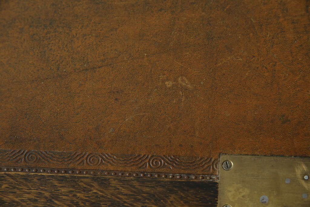 イギリスアンティーク　上手物!!　オーク材　曲線美と風格を兼ね備えたバルボス脚のライティングビューロー　(R-083529)