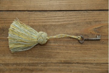 イギリスアンティーク　上手物!!　オーク材　曲線美と風格を兼ね備えたバルボス脚のライティングビューロー　(R-083529)