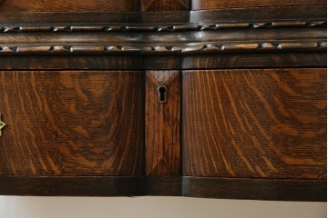 イギリスアンティーク　上手物!!　オーク材　曲線美と風格を兼ね備えたバルボス脚のライティングビューロー　(R-083529)