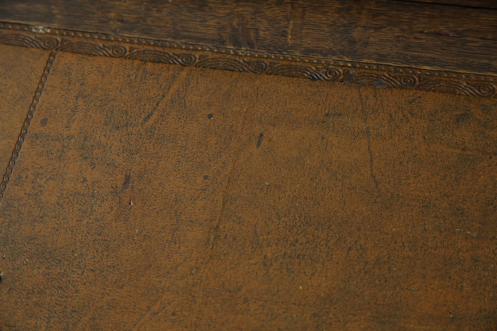 イギリスアンティーク　上手物!!　オーク材　曲線美と風格を兼ね備えたバルボス脚のライティングビューロー　(R-083529)