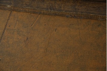 イギリスアンティーク　上手物!!　オーク材　曲線美と風格を兼ね備えたバルボス脚のライティングビューロー　(R-083529)