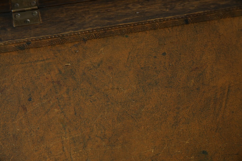 イギリスアンティーク　上手物!!　オーク材　曲線美と風格を兼ね備えたバルボス脚のライティングビューロー　(R-083529)