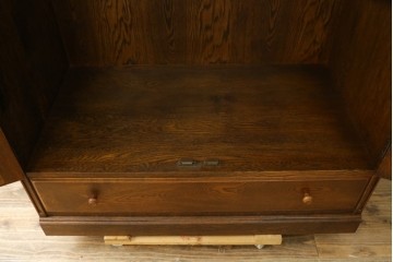 中古　美品　三越家具　ブルージュ(Brugge)　英国カントリースタイル 気品ただよう木目が魅力のアンティーク風ワードローブ　(R-083530)