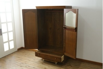 中古　美品　三越家具　ブルージュ(Brugge)　英国カントリースタイル 気品ただよう木目が魅力のアンティーク風ワードローブ　(R-083530)