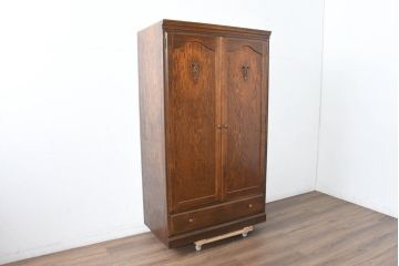中古　美品　三越家具　ブルージュ(Brugge)　英国カントリースタイル 気品ただよう木目が魅力のアンティーク風ワードローブ(洋服タンス、衣装タンス、キャビネット、収納棚、戸棚)(R-083530)