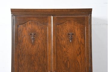 中古　美品　三越家具　ブルージュ(Brugge)　英国カントリースタイル 気品ただよう木目が魅力のアンティーク風ワードローブ(洋服タンス、衣装タンス、キャビネット、収納棚、戸棚)(R-083530)