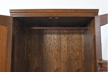 中古　美品　三越家具　ブルージュ(Brugge)　英国カントリースタイル 気品ただよう木目が魅力のアンティーク風ワードローブ(洋服タンス、衣装タンス、キャビネット、収納棚、戸棚)(R-083530)