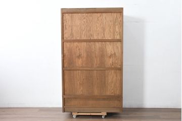 中古　美品　三越家具　ブルージュ(Brugge)　英国カントリースタイル 気品ただよう木目が魅力のアンティーク風ワードローブ(洋服タンス、衣装タンス、キャビネット、収納棚、戸棚)(R-083530)