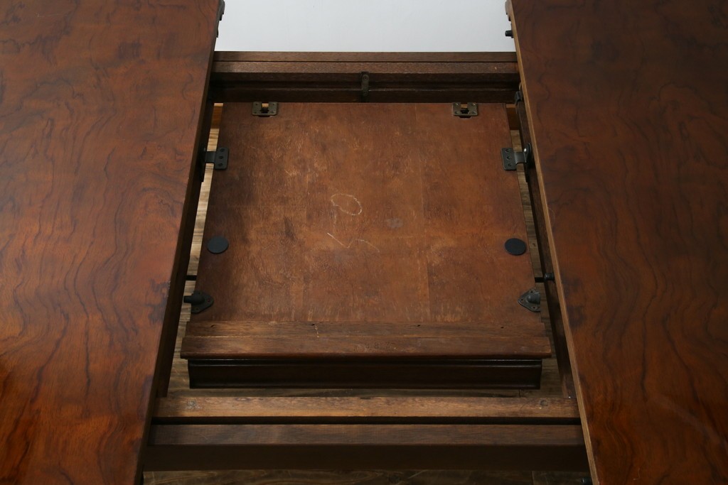 和製ヴィンテージ　マルニ木工　ベルサイユシリーズ　上品な杢目が魅力的なエクステンションテーブル　(R-083532)