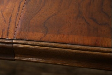 和製ヴィンテージ　マルニ木工　ベルサイユシリーズ　上品な杢目が魅力的なエクステンションテーブル　(R-083532)