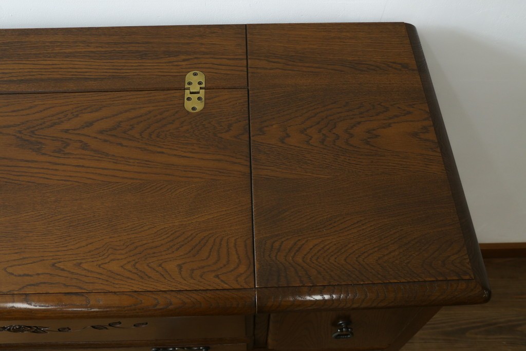 中古　美品　名門家具メーカー 葉山家具　葉山ガーデン　葉山クラシックシリーズ　優美なローズ&リーフ模様の彫刻がクラシック感を高めるドレッシングチェスト　定価約30万円　(R-083536)