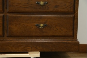 中古　美品　名門家具メーカー 葉山家具　葉山ガーデン　葉山クラシックシリーズ　優美なローズ&リーフ模様の彫刻がクラシック感を高めるドレッシングチェスト　定価約30万円　(R-083536)