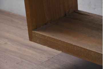 和製アンティーク　希少デザイン!!　収納棚付きのレトロな薄型本棚キャビネット(ブックシェルフ、収納棚、飾り棚、店舗什器)(R-083539)