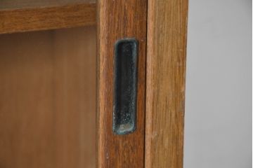 和製アンティーク　希少デザイン!!　収納棚付きのレトロな薄型本棚キャビネット(ブックシェルフ、収納棚、飾り棚、店舗什器)(R-083539)