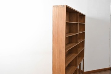 和製アンティーク　希少デザイン!!　収納棚付きのレトロな薄型シェルフ　(R-083539)